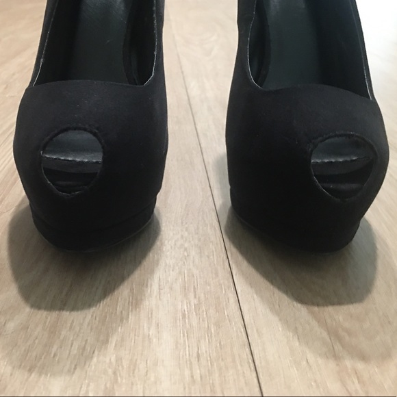 Qupid Tatum Keyhole Peep Toe Platform Pumps - Picture 4 of 9